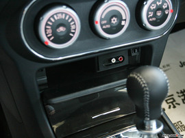 2008款翼豪陆神内饰