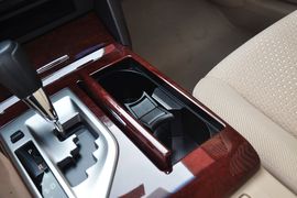 2013款丰田凯美瑞2.0E精英版