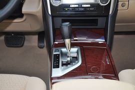 2013款丰田凯美瑞2.0E精英版