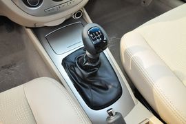 2013款别克凯越1.5L手动经典型