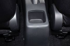 2013款长安铃木雨燕1.5L自动标准型