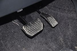 2013款长安铃木雨燕1.5L自动标准型