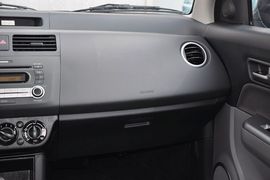 2013款长安铃木雨燕1.5L自动标准型
