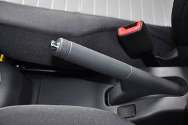 2013款长安铃木雨燕1.5L自动标准型
