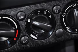 2013款长安铃木雨燕1.5L自动标准型