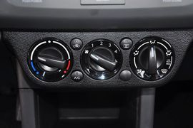 2013款长安铃木雨燕1.5L自动标准型