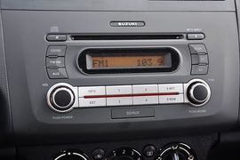 2013款长安铃木雨燕1.5L自动标准型