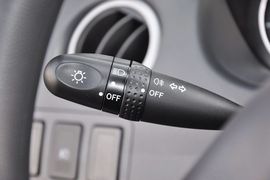 2013款长安铃木雨燕1.5L自动标准型