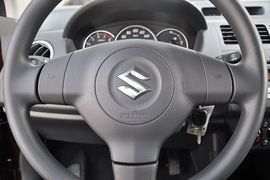 2013款长安铃木雨燕1.5L自动标准型