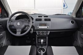 2013款长安铃木雨燕1.5L自动标准型