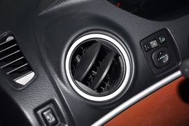 2013款纳智捷大7SUV锋芒进化版2.2T四驱旗舰型