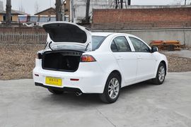 2013款三菱翼神1.8L