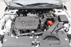 2013款三菱翼神1.8L