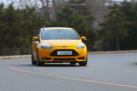 2013款福特福克斯ST试驾实拍