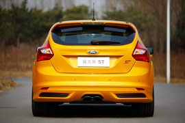 2013款福特福克斯ST试驾实拍