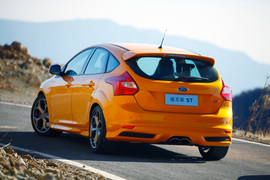 2013款福特福克斯ST试驾实拍