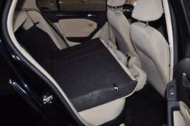 2012款大众高尔夫1.6L手动舒适型