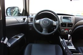 2008款翼豹三厢内饰