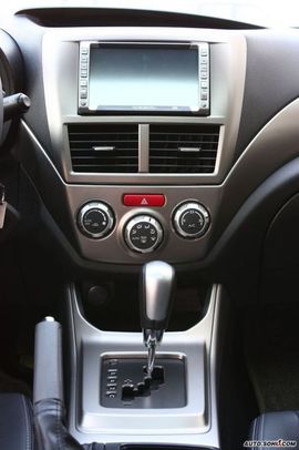 2008款翼豹三厢内饰