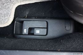 2008款翼豹三厢内饰