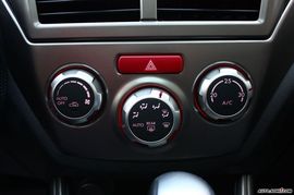 2008款翼豹三厢内饰