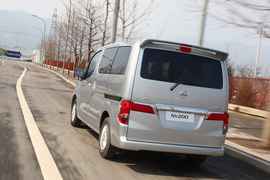 2013款郑州日产NV200体验