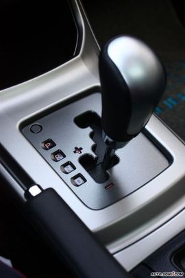 2008款翼豹三厢内饰