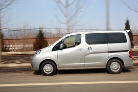 2013款郑州日产NV200体验