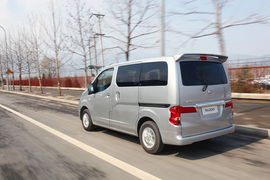 2013款郑州日产NV200体验