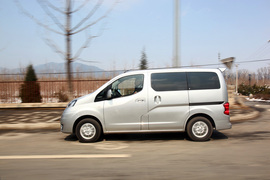 2013款郑州日产NV200体验