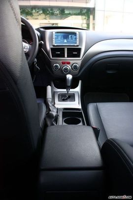 2008款翼豹三厢内饰