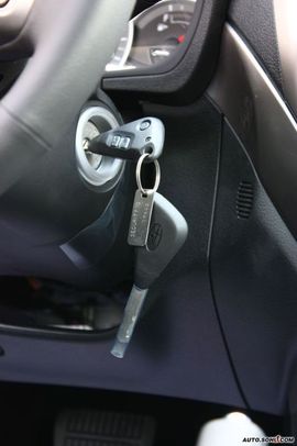 2008款翼豹三厢内饰