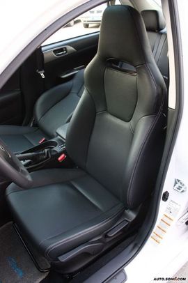 2008款翼豹三厢内饰