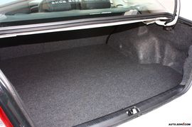 2008款翼豹三厢外观