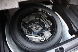 2008款翼豹三厢外观