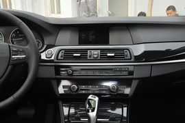 2013款宝马520i典雅型