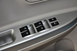 2012款长安悦翔V5