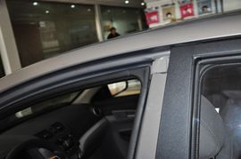 2013款长安悦翔三厢1.5L