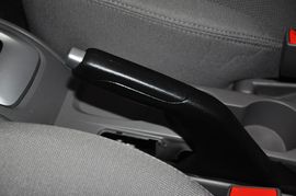 2013款长安悦翔三厢1.5L