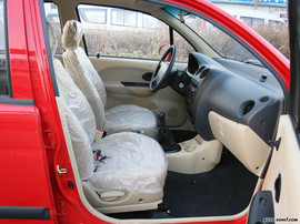 2009款乐驰内饰