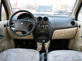 2009款乐驰内饰
