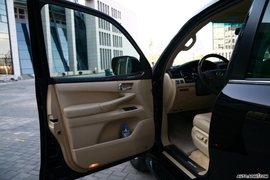 2008款雷克萨斯LX570内饰