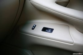 2008款雷克萨斯LX570内饰