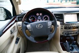 2008款雷克萨斯LX570内饰