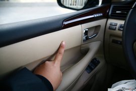 2008款雷克萨斯LX570内饰