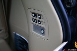 2008款雷克萨斯LX570内饰