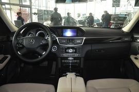 2013款奔驰E300L时尚型