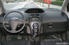 2008款雅力士RS至尊劲锐版试驾