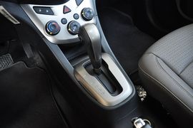 2011款雪佛兰爱唯欧两厢1.4SL自动型