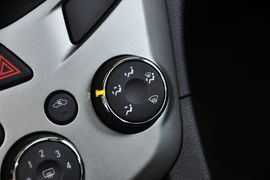 2011款雪佛兰爱唯欧两厢1.4SL自动型